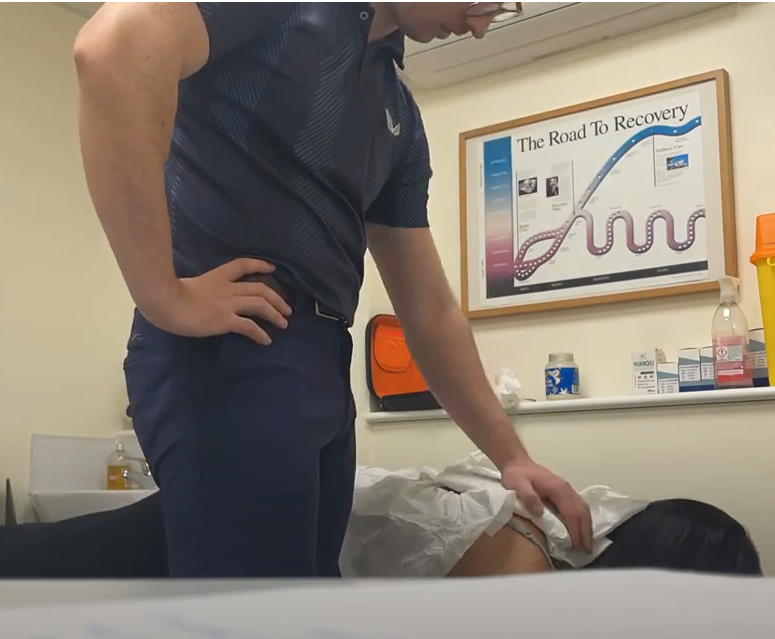 matthew hewitson chiropractor - patient treatment